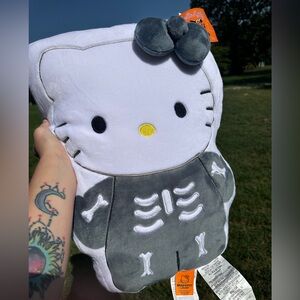 NWT Hello Kitty Halloween throw pillow